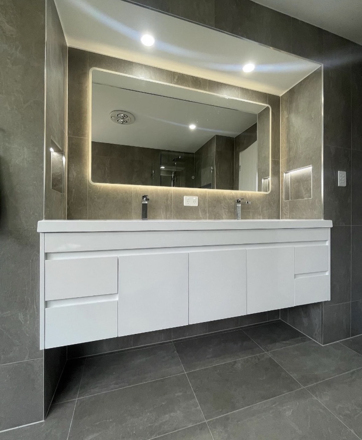 Bathroom LED mirror & downlights
